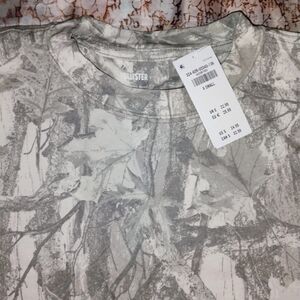 Hollister Men’s X small Short Sleeve Tee Shirt Think Material